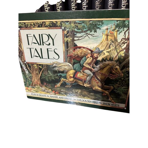 Fairy Tales Paperback Book - Puss In Boots Hansel & Gretel The Golden Bird Snow - Picture 1 of 4